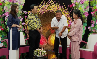 Quyền Linh rộng tay hỗ trợ kế sinh nhai cho đôi vợ chồng già bị tai biến