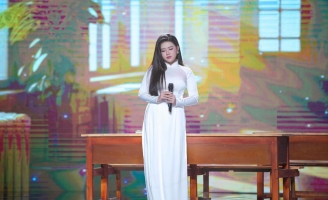 Quỳnh Cầm được ca sĩ Dương Hồng Loan khen hát hay như “chim họa mi”