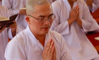 Rộ hình ảnh MC Đại Nghĩa xuống tóc xuất gia, thực hư thế nào?