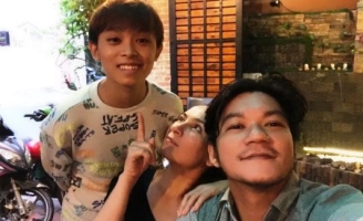 Rộ tin đồn Hồ Văn Cường bị cấm đến dự lễ 49 ngày Phi Nhung, người trong ê-kíp phản bác