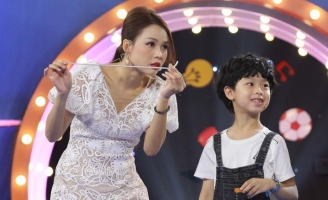 Sam hết hồn với “tóc đuôi rùa” dài 43cm cực đáng yêu của hotboy nhí