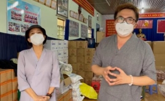 Sau Việt Hương, MC Đại Nghĩa thông báo tạm ngưng tiếp tế lương thực cho bà con TP.HCM
