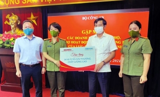 Tập đoàn Geleximco và ABBANK tặng tuyến đầu 4 xe cứu thương chuyên chở bệnh nhân Covid-19