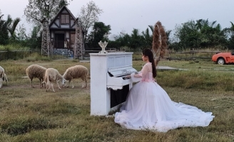 Thái Ngọc Thanh  mới lạ qua ca khúc MV  “Đàn khóc ai đàn đau”