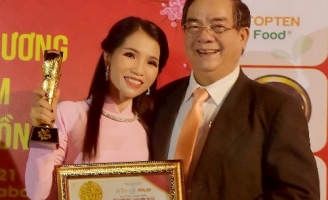 Thái Ngọc Thanh: Sáng tốt nghiệp lớp Báo chí, chiều lãnh cúp “Nhân tài đất Việt”