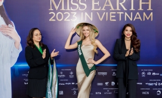 Thí sinh Miss Earth 2023 hào hứng khi đội nón lá Việt Nam