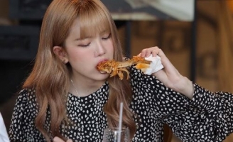 Thiều Bảo Trâm xuất hiện tươi tắn trong buổi ghi hình gameshow Bữa Ngon Nhớ Đời