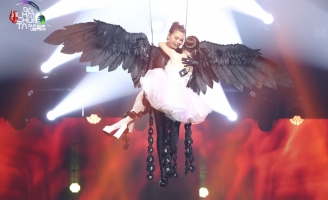 Thu Minh - Vũ Thảo My chơi đùa cùng lửa trên sân khấu Our Song