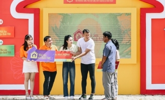 Thủ môn Tấn Trường, Hà Thu hợp sức mang về hơn 120 triệu cho trẻ mồ côi