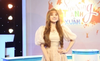 Thu Thuỷ để lộ bụng bầu, bàn chuyện “hạnh phúc” và “thanh xuân” trên sóng truyền hình