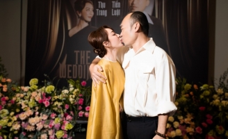 Thu Trang - Tiến Luật bị ekip đánh úp, tổ chức kỷ niệm 14 năm ngày cưới