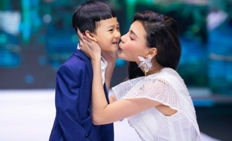 Thúy Diễm diễn thời trang cùng con trai Bảo Bảo