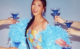 Thúy Diễm đón tuổi 36 với bộ ảnh màu sắc