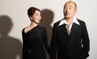 Tiến Luật được yêu cầu hôn Thu Trang trên thảm đỏ