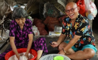 Tiếng Rao 4.0: Color Man bán bánh tai yến giúp người phụ nữ U70 sống cô độc ở Bạc Liêu