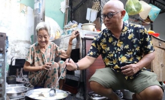 Tiếng Rao 4.0 mùa 2: Ghé thăm gánh bánh khọt gần 50 năm của bà cụ nghèo lạc quan