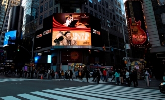 Tiktok Rollie xuất hiện tại Times Square và mở ra cuộc thi 