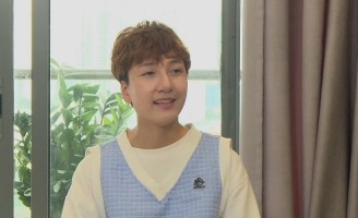 TikToker Đức Anh quen cả showbiz Việt, “đột nhập” nhà sao đếm không xuể