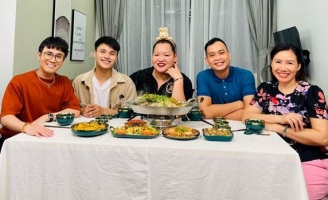 Diễn viên  Hải Vót vào bếp chiêu đãi Huỳnh Lập và bạn bè đại tiệc Hải sản Hoàng Gia  