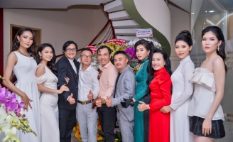 Top 5 “Đẹp từng milimet” cùng Ban tổ chức sánh vai đi sự kiện