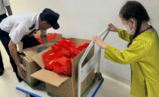 Topten Milk dành tặng cho các bệnh nhân nghèo những phần quà ý nghĩa