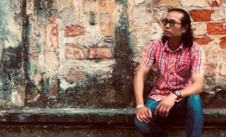 Trần Quang Dũng “biến” hoa giấy thành tranh trừu tượng