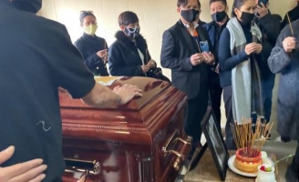 Tro cốt ca sĩ Vân Quang Long được đưa về Việt Nam bằng đường bưu điện