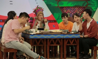 Trường Giang “bất lực” với trình chơi game của Thánh Sún Ngân Thảo 