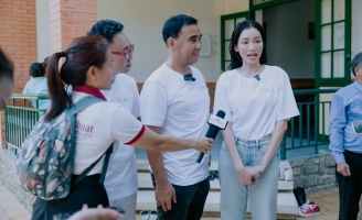 Trương Tri Trúc Diễm cùng Quyền Linh, Phương Thanh đến thăm làng trẻ em SOS