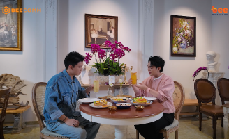 Tuấn Kiệt – Bi Max trải nghiệm quán cà phê đậm chất “thơ” giữa lòng TP.HCM