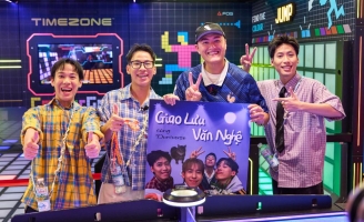 Từng chỉ có 11 người xem, nhóm nhạc này đã khiến cả trăm người nán lại vì chịu lắng nghe khán giả?