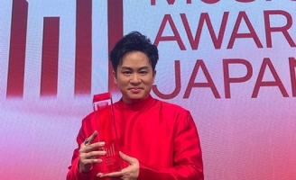 Tùng Dương hát vang 