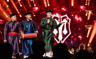 Vì sao 'Trống cơm' nhóm NSND Tự Long hot đến vậy?