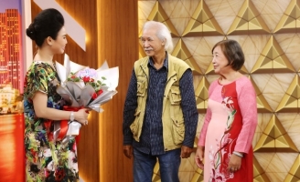 Vợ chồng phượt thủ U80 hạnh phúc bên nhau sau khi mắc ung thư