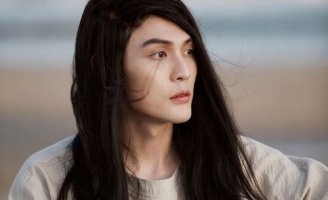 Võ Đăng Khoa gây bất ngờ với hình ảnh phi giới tính cuốn hút người xem