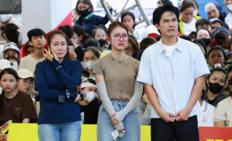 Võ Điền Gia Huy bật khóc, tha thiết kêu gọi bác sĩ giúp bé gái tật ngắn lưỡi bẩm sinh 