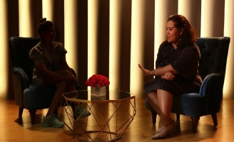 Vợ giải cứu người thứ 3 thoát khỏi chồng đê tiện dọa tung clip sex