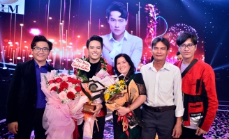 Võ Tấn Phát đăng quang Én Vàng Nghệ Sĩ 2020