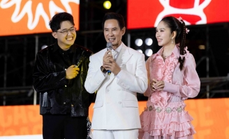 Vỡ trận với gần 10.000 khán giả xem Lý Hải showcase ‘Lật mặt 8: Vòng tay nắng”