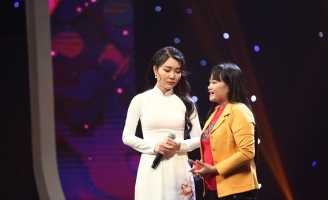 Vũ Mạnh Cường xúc động giúp cô ca sĩ trẻ kết nối cảm xúc với người chị dìu dắt mình vào nghề