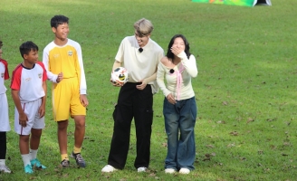 Vũ Thịnh - Panny hào hứng đu trend cùng các cầu thủ bóng đá tương lai