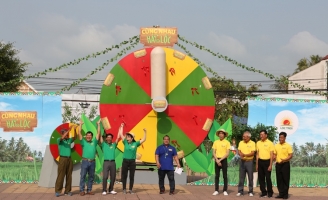 Vượt mặt Dương Thanh Vàng, Gia Linh mang về cho bà con Thới Lai hơn 16 triệu đồng