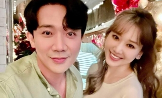 Xa ông xã Trấn Thành, Hari Won cô đơn một mình về Hàn Quốc chữa bệnh liệt cơ mặt