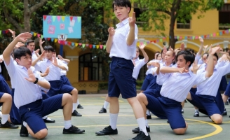 Xem ngay MV mới của Đức Phúc để không bỏ lỡ Thanh Xuân thú vị cùng hội bạn thân 