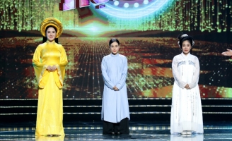 Xem Thy Nhung ca cải lương, danh ca Thái Châu nhớ lại tuổi thơ theo đoàn hát xem mẹ biểu diễn 