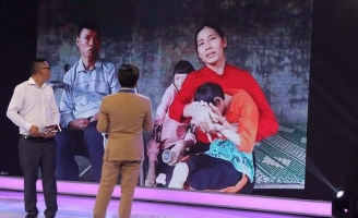 Xót xa trước nguyện ước của người mẹ dành cho 2 con teo não tại Hát Mãi Ước Mơ mùa 4