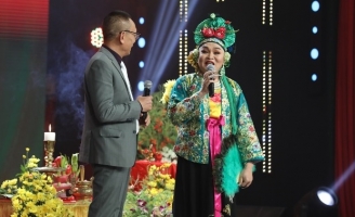 Xuân Hinh bật khóc thương mẹ, kể về quãng thời gian khó khăn nhất cuộc đời  