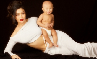 Xuýt xoa với bộ ảnh “siêu xịn” của Mâu Thủy và con trai đầu lòng